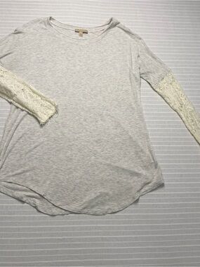 🤍 Anthropologie Bordeaux Lace Sleeve Top – S/P